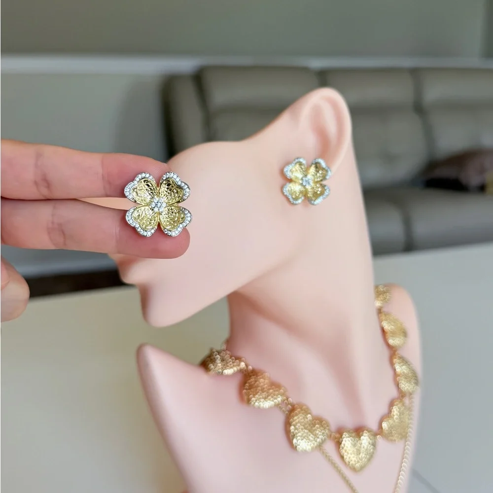 High Quality Gold Four-Leaf Flower Stud Earrings with Zirconia